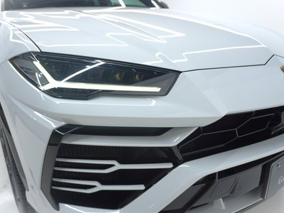 2019 Lamborghini URUS photo 11