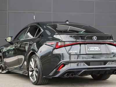 2022 Lexus IS photo 8