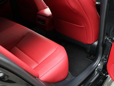 2022 Lexus IS thumbnail 19