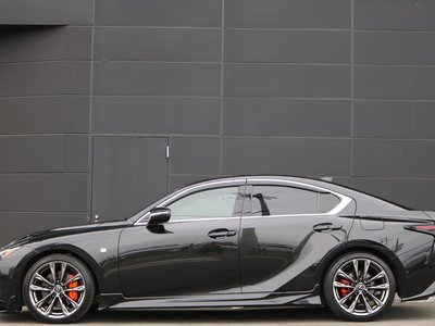 2022 Lexus IS photo 11