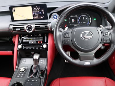 2022 Lexus IS photo 13