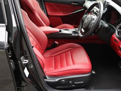 2022 Lexus IS photo 14