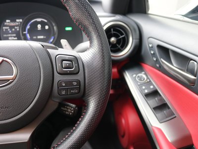 2022 Lexus IS thumbnail 32