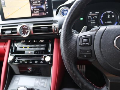 2022 Lexus IS thumbnail 31