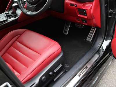 2022 Lexus IS photo 15
