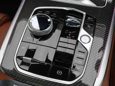 2025 BMW X7 thumbnail 31