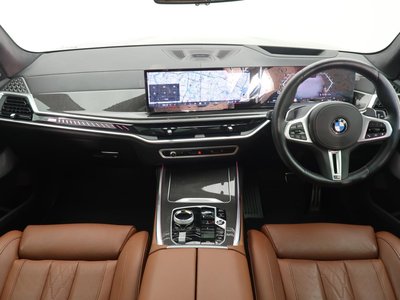 2025 BMW X7 photo 2