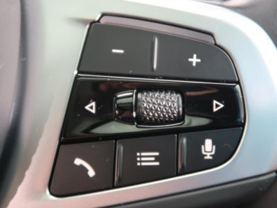 2025 BMW X7 thumbnail 35