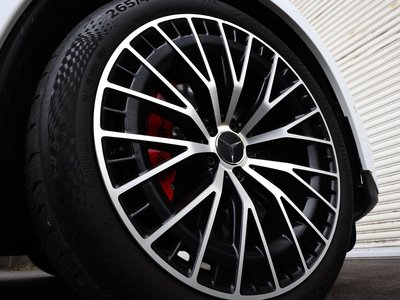 صورة 9 لـ 2024 Mercedes-BENZ GLC AMG