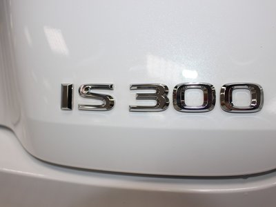 2023 Lexus IS — миниатюра 32