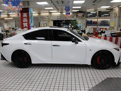 2023 Lexus IS — миниатюра 5