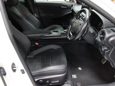 2023 Lexus IS — миниатюра 65