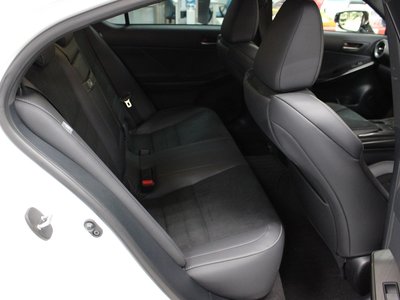 2023 Lexus IS — миниатюра 66