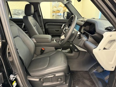 2024 LAND Rover DEFENDER photo 13