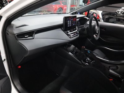 صورة 33 لـ 2025 Toyota GR COROLLA