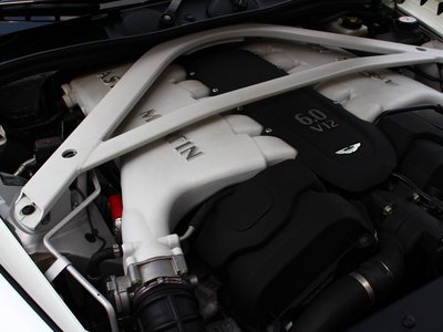 2015 Aston Martin RAPIDE — миниатюра 157