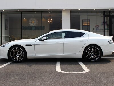 2015 Aston Martin RAPIDE — миниатюра 8