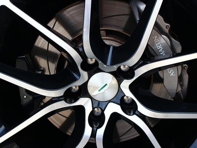 2015 Aston Martin RAPIDE — миниатюра 118