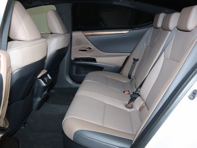 2023 Lexus ES photo 7
