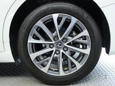 2023 Lexus ES photo 15
