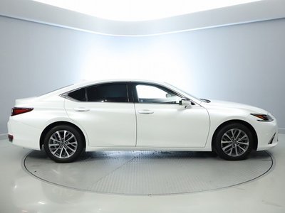 2023 Lexus ES photo 12