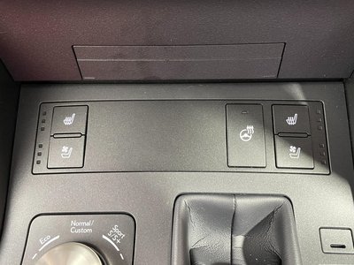 2023 Lexus IS — миниатюра 42