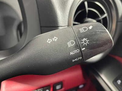 2023 Lexus IS — миниатюра 32