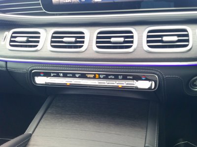 2025 Mercedes-BENZ GLS photo 13