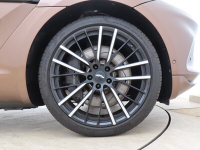صورة مصغرة 24 لـ 2024 Aston Martin DBX