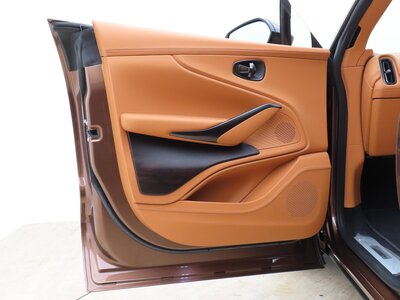 صورة مصغرة 54 لـ 2024 Aston Martin DBX