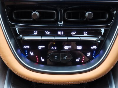 صورة مصغرة 121 لـ 2024 Aston Martin DBX