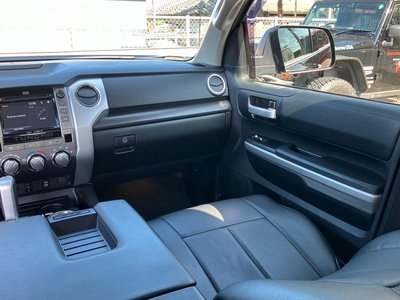 2015 Toyota TUNDRA thumbnail 43