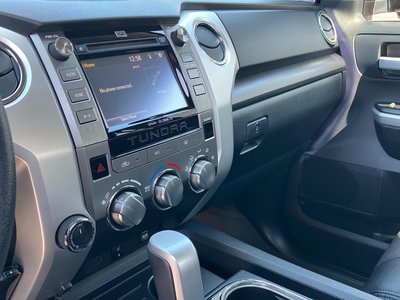 2015 Toyota TUNDRA thumbnail 38