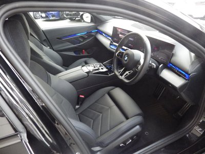 2025 BMW 5 SERIES TOURING 照片 4