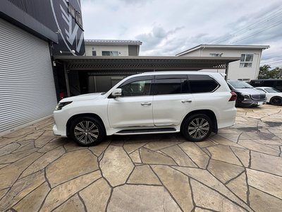 2015 Lexus LX thumbnail 17