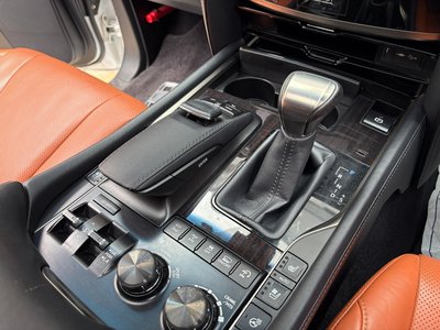 2015 Lexus LX thumbnail 30