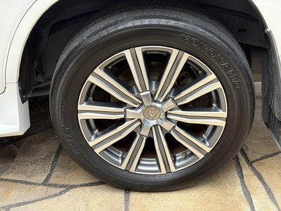 2015 Lexus LX thumbnail 19