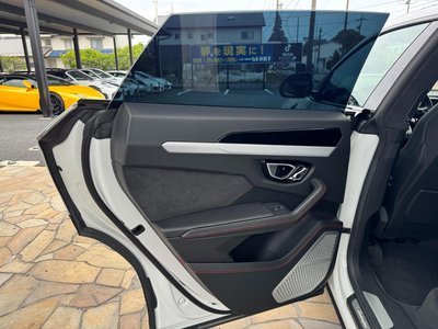 صورة 64 لـ 2018 Lamborghini URUS