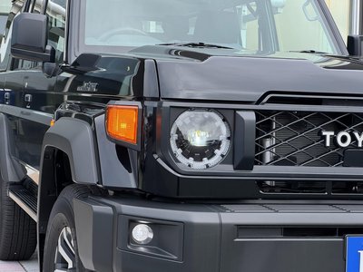 2025 Toyota LAND CRUISER 70 thumbnail 17