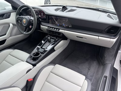 2025 Porsche 911 photo 15