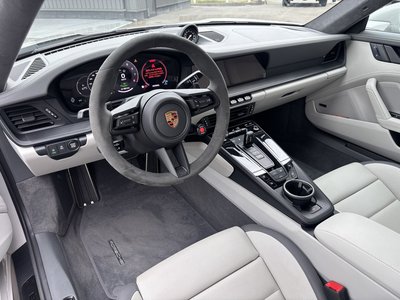 2025 Porsche 911 photo 9