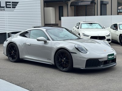 2025 Porsche 911 photo 2