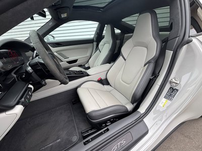 2025 Porsche 911 photo 13
