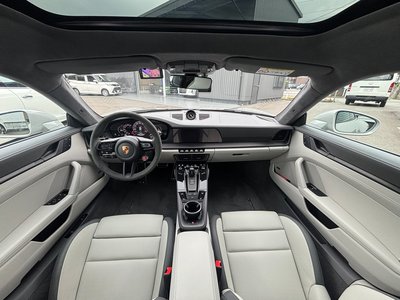 2025 Porsche 911 photo 7