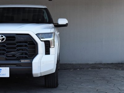 2022 Toyota TUNDRA thumbnail 32