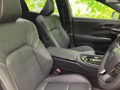2025 Toyota CROWN SPORT photo 2