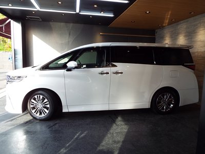 2024 Toyota ALPHARD — фото 2
