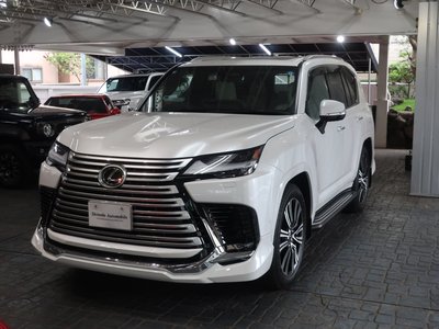 صورة 4 لـ 2025 Lexus LX