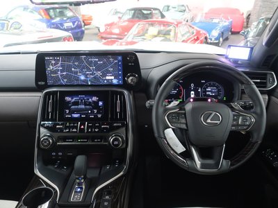 صورة 13 لـ 2025 Lexus LX