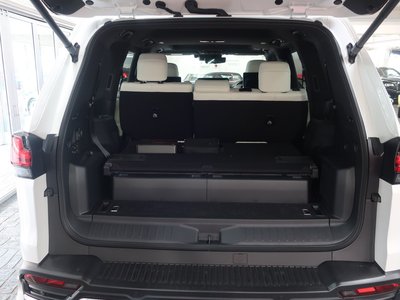 صورة 16 لـ 2025 Lexus LX